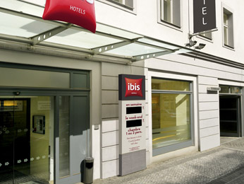 Ibis Praha Old Town entrance