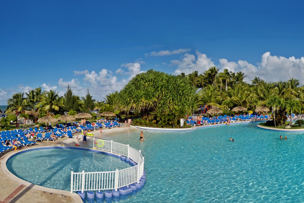 Bahia Principe San Juan bar de piscine