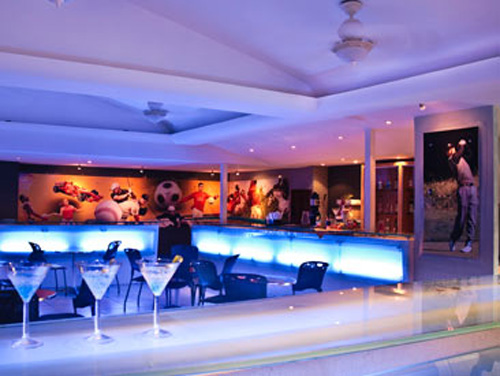 Plaza Pelicanos Club pool bar