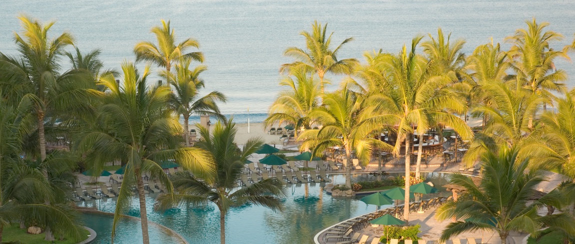 Villa Del Palmar Flamingo Beach Resort grounds