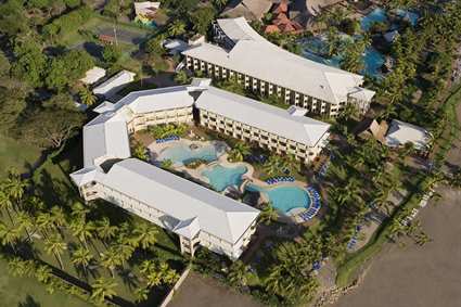  Doubletree By Hilton Central Pacific pool 2