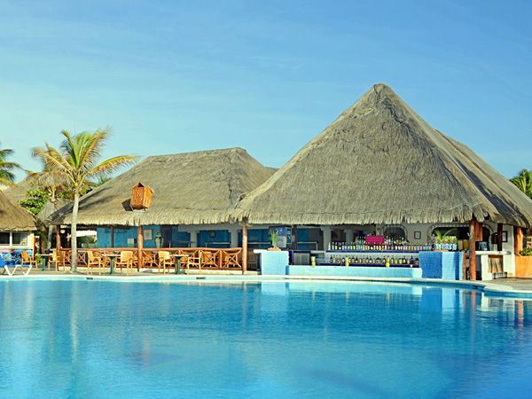 Allegro Playacar Beach Club exterior