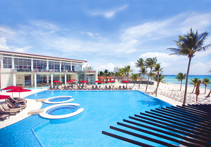 Azul Fives Hotel pool bar