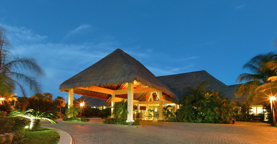 Grand Palladium Colonial exterior aerial