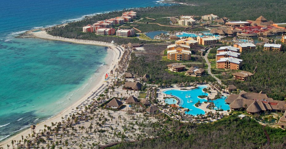 Grand Palladium Colonial exterior aerial