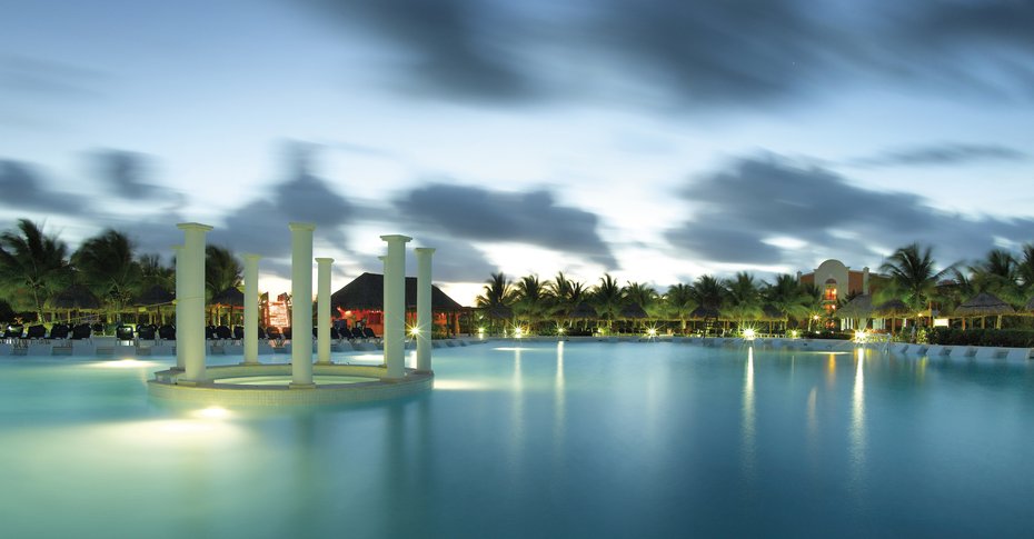 Grand Palladium Colonial exterior aerial