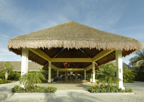 Grand Palladium Kantenah entrance