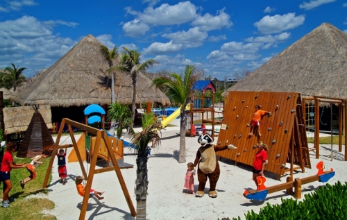 Grand Palladium Kantenah entrance