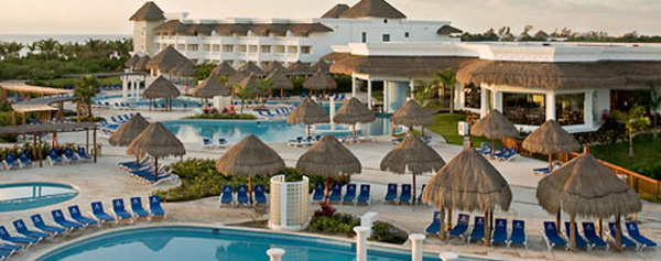 Platinum Yucatan Princess All Suites and Spa extérieur