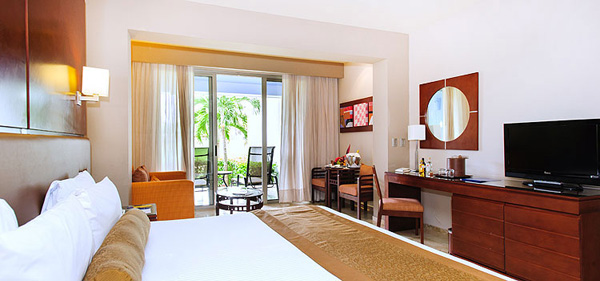 Platinum Yucatan Princess All Suites and Spa extérieur