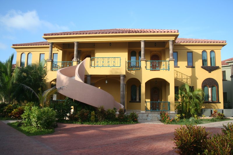 Parrot Tree Beach Resort exterior aerial