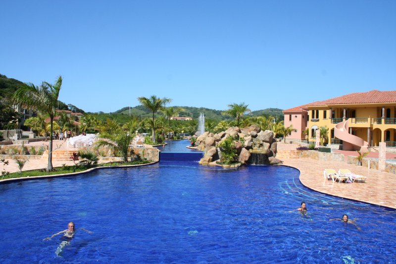 Parrot Tree Beach Resort exterior aerial