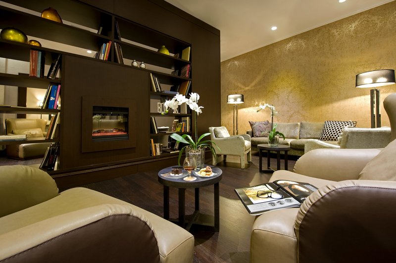 Crowne Plaza St Peter extérieur le soir