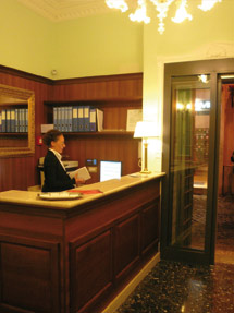 Hotel Central entrance