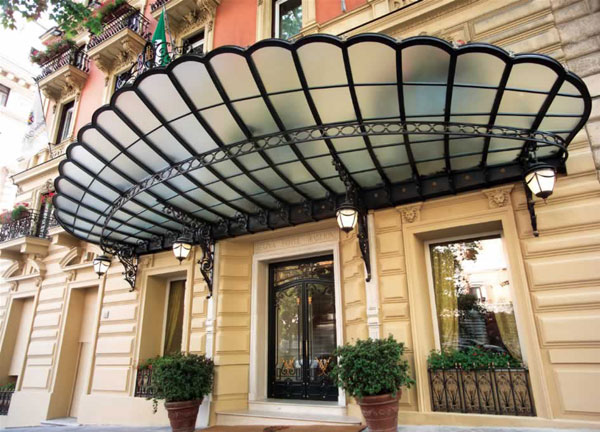 Regina Baglioni entrance