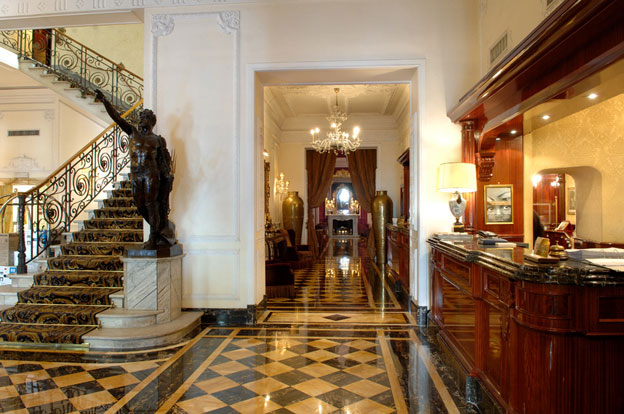 Regina Baglioni entrance