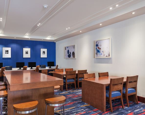Holiday Inn Express Fishermans Wharf extérieur le soir