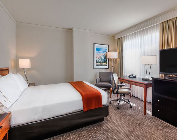 Holiday Inn Express Fishermans Wharf extérieur le soir