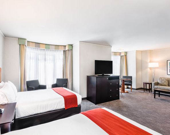 Holiday Inn Express Fishermans Wharf extérieur le soir