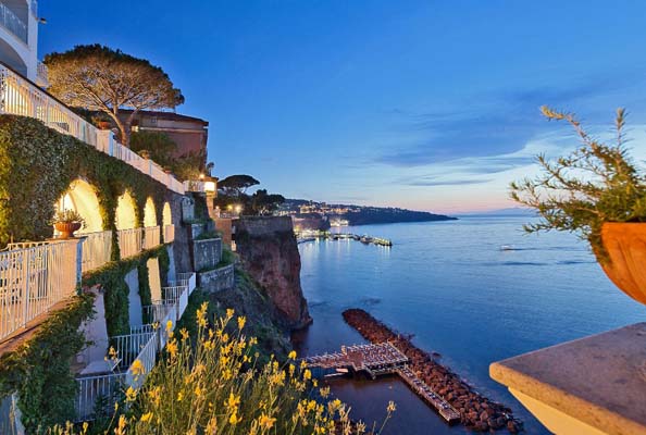 Grand Hotel Riviera entrance