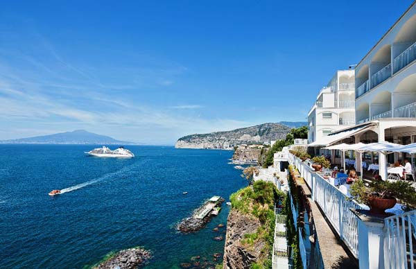 Grand Hotel Riviera entrance