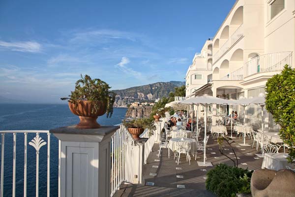 Grand Hotel Riviera entrance