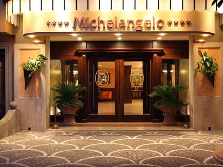 Hotel Michelangelo entrance