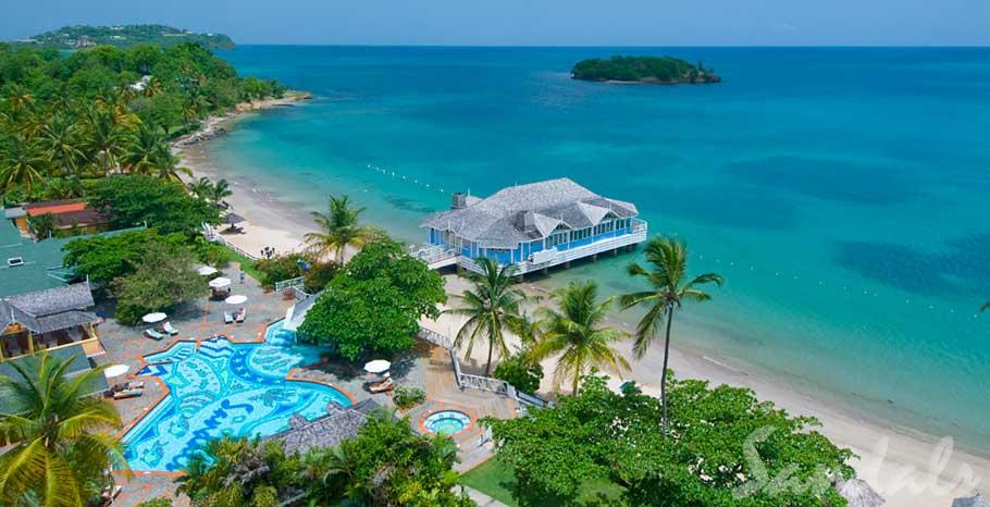 Sandals Halcyon piscine