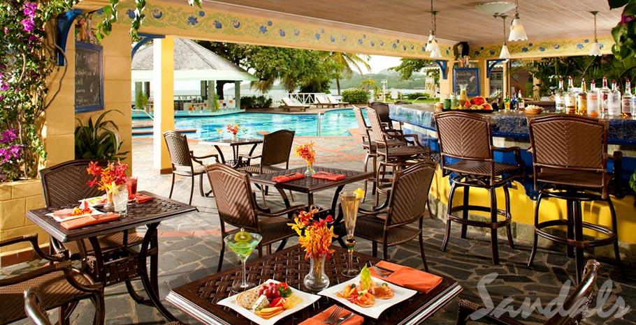 Sandals Halcyon piscine