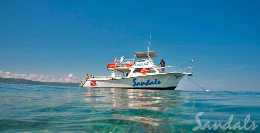 Sandals Halcyon pool