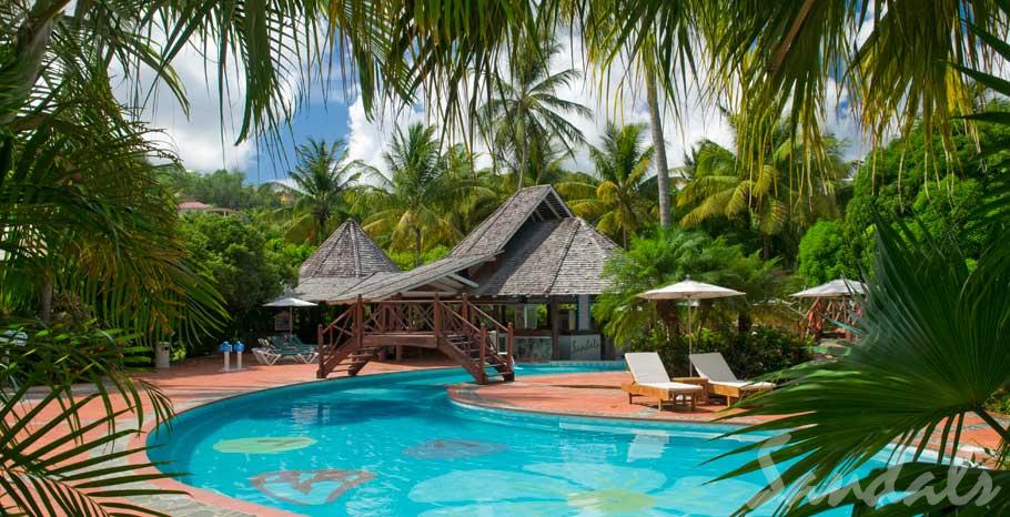 Sandals Halcyon piscine