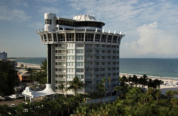 Grand Plaza Hotel exterior