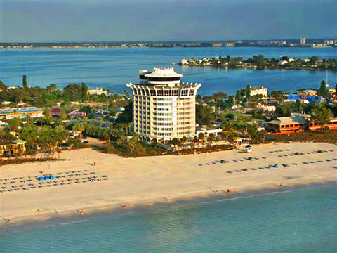 Grand Plaza Hotel exterior