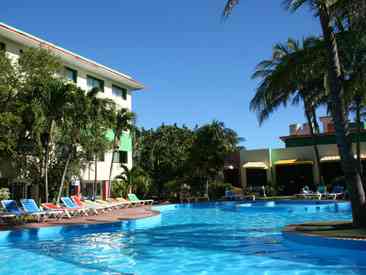 Hotel Club Tropical pool
