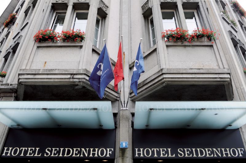 Seidenhof Hotel receptionn
